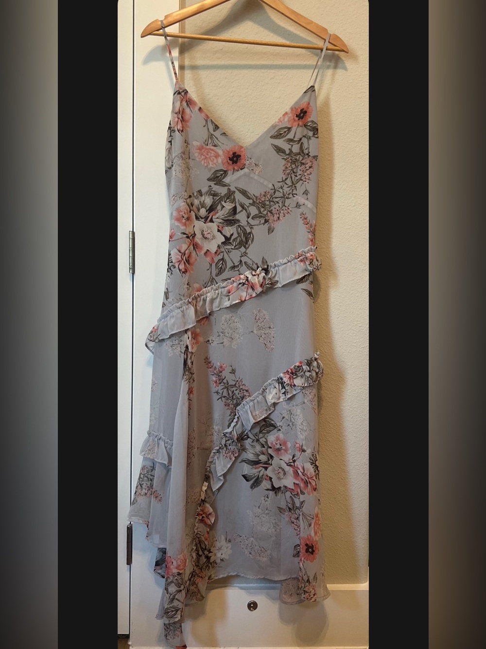 Stelen Floral Ruffle Slip Midi Dress in Light Gray and Pink S
